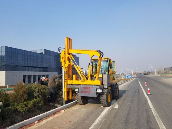 濟寧宏潤機械高速公路護欄打樁機